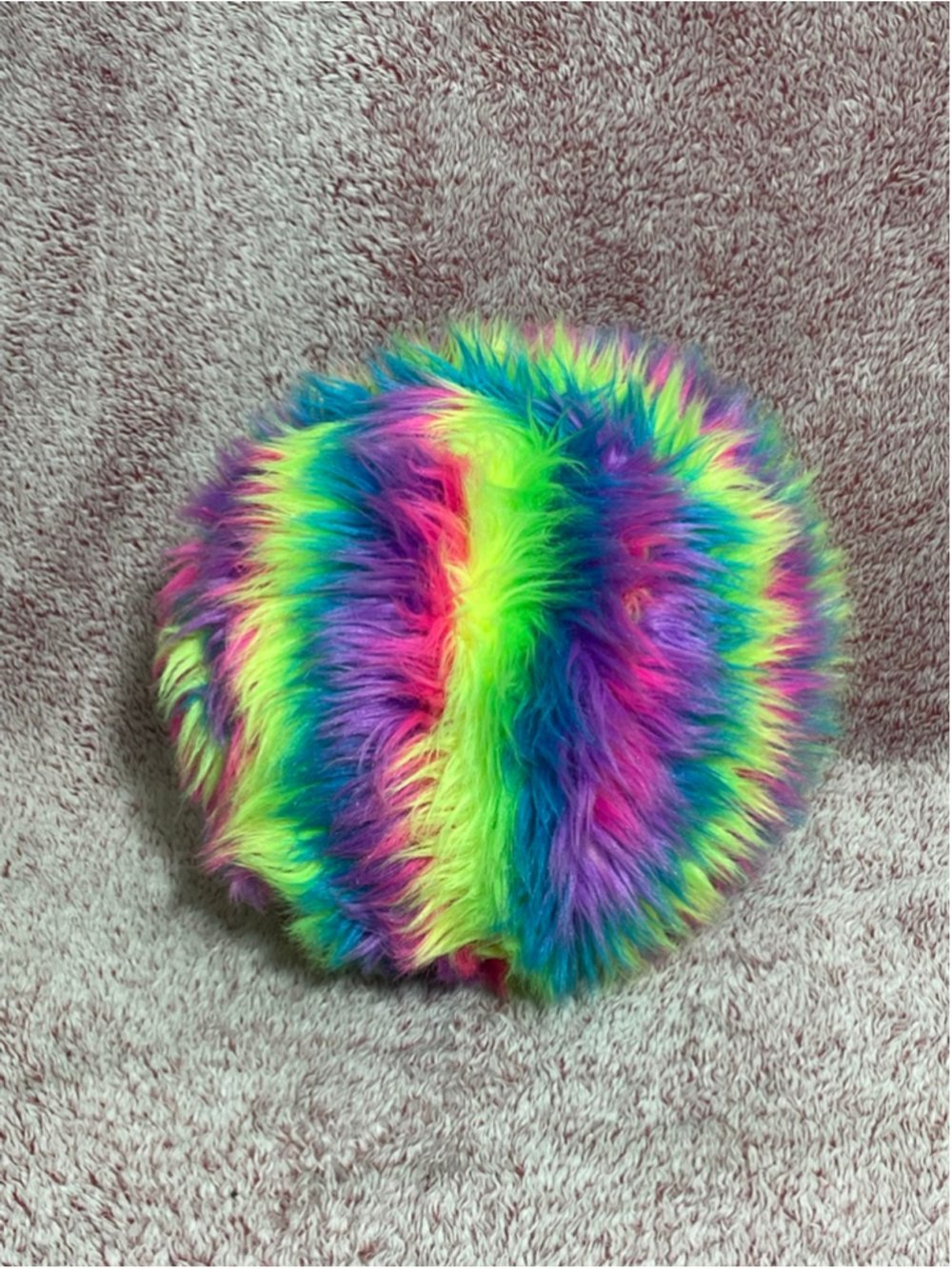 Kids Nee Doh schilling furry retro vibrant pillow ball